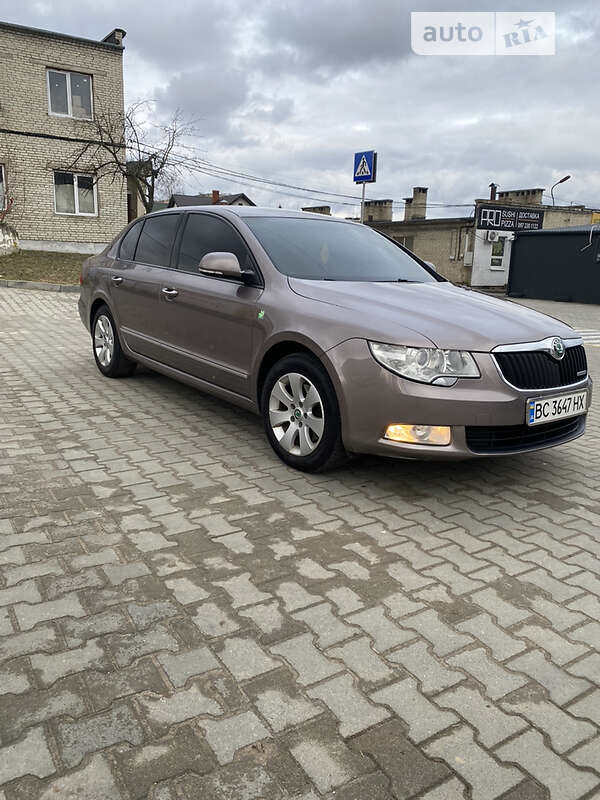 Skoda Superb 2012