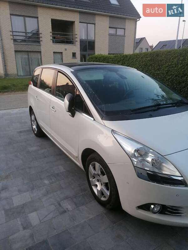 Peugeot 5008 2012
