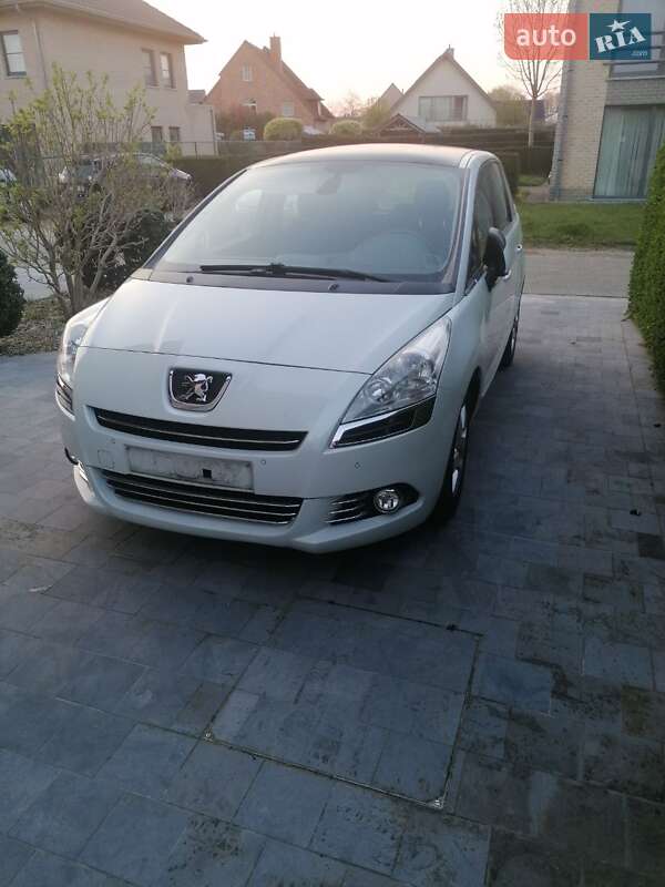 Peugeot 5008 2012