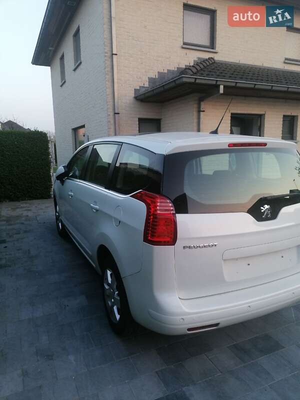 Peugeot 5008 2012