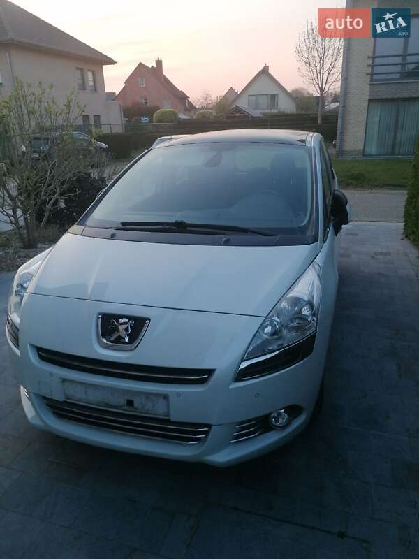 Peugeot 5008 2012