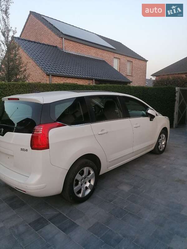 Peugeot 5008 2012