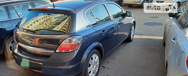 Opel Astra 2011