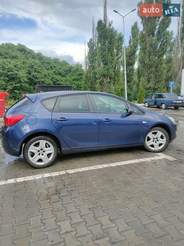 Opel Astra 2011