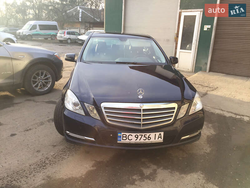 Mercedes-Benz-12