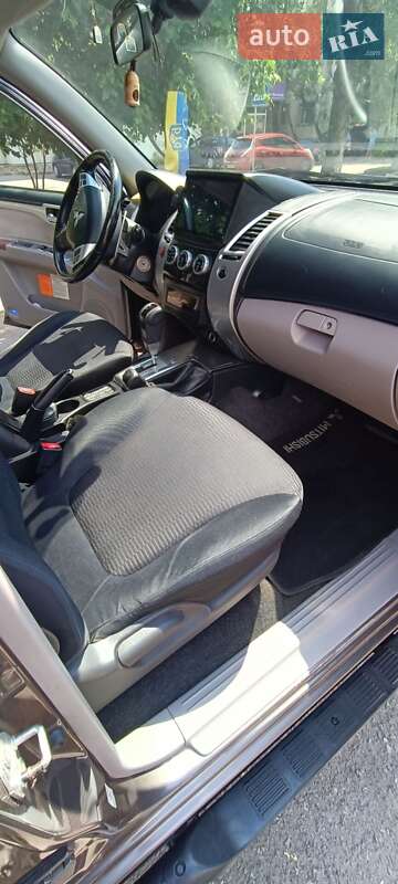 Mitsubishi Pajero Sport 2013