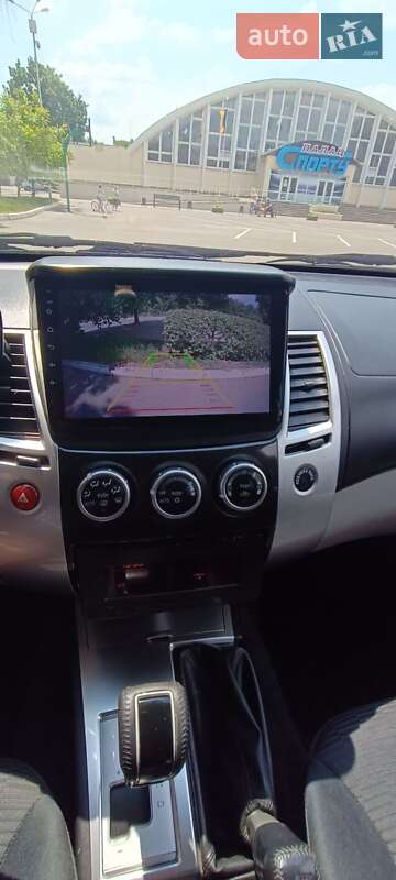 Mitsubishi Pajero Sport 2013