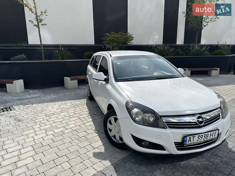 Opel Astra 2011