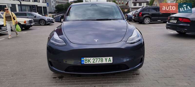 Tesla Model Y 2021
