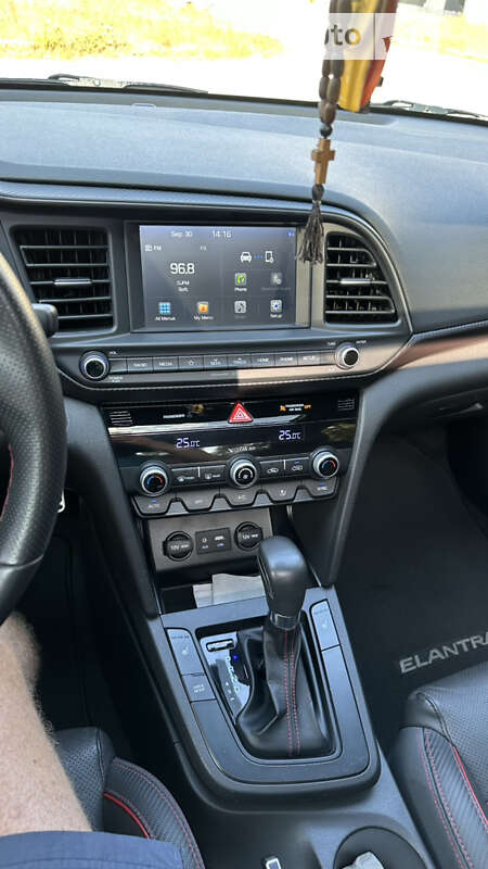 Hyundai Elantra 2019