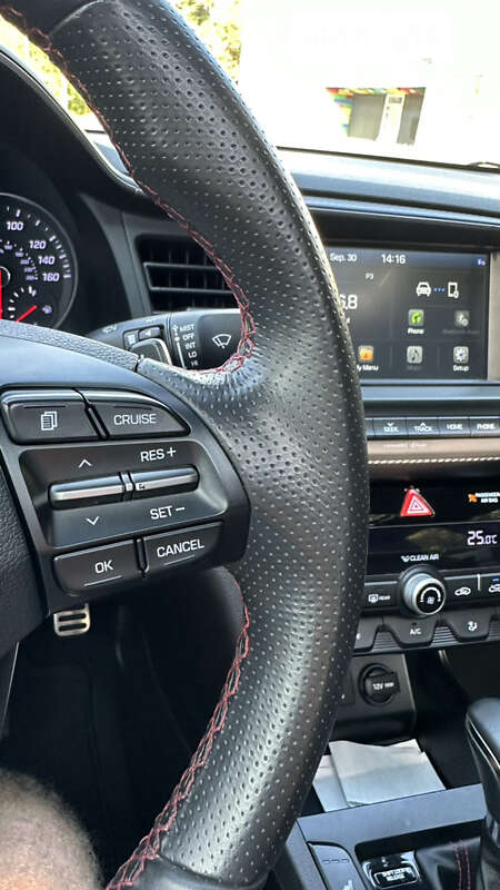 Hyundai Elantra 2019