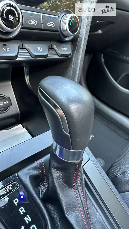 Hyundai Elantra 2019