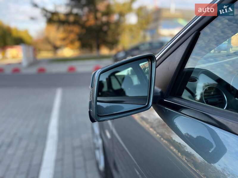 Mercedes-Benz C-Class 2011