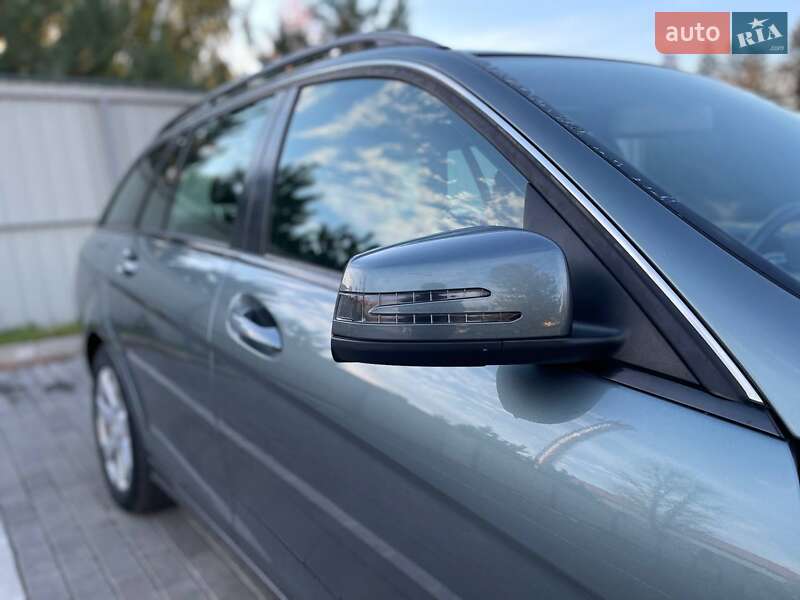 Mercedes-Benz C-Class 2011