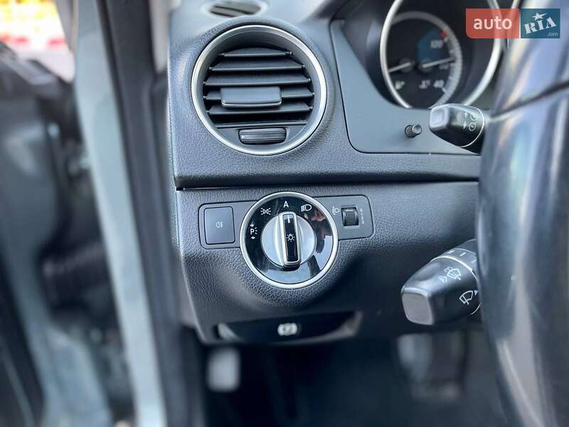 Mercedes-Benz C-Class 2011