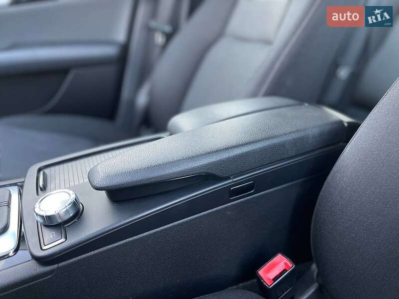 Mercedes-Benz C-Class 2011