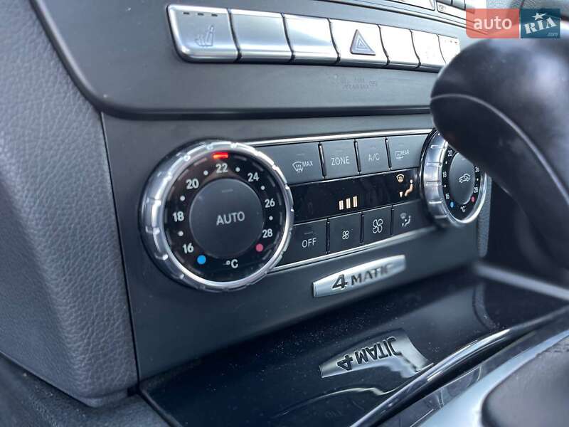 Mercedes-Benz C-Class 2011