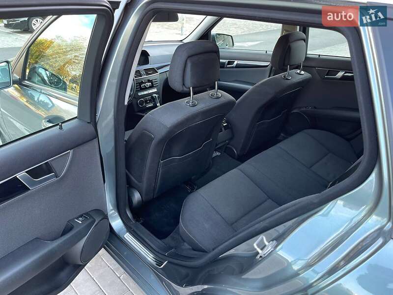 Mercedes-Benz C-Class 2011