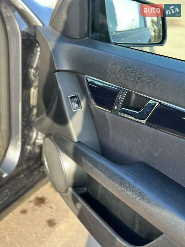 Mercedes-Benz C-Class 2010