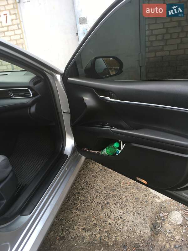 Toyota Camry 2019
