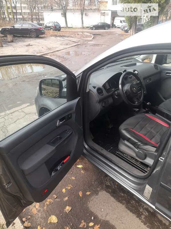 Volkswagen Caddy 2011