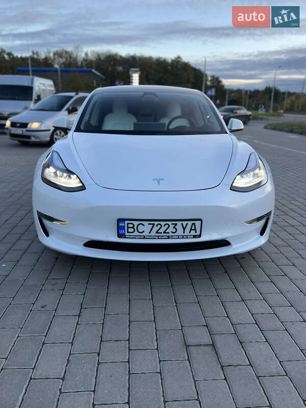 Tesla Model 3 2022