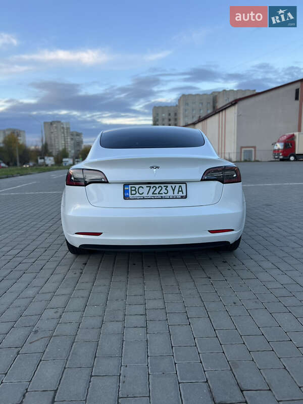 Tesla Model 3 2022