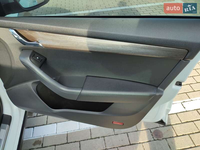 Skoda Octavia Scout 2015