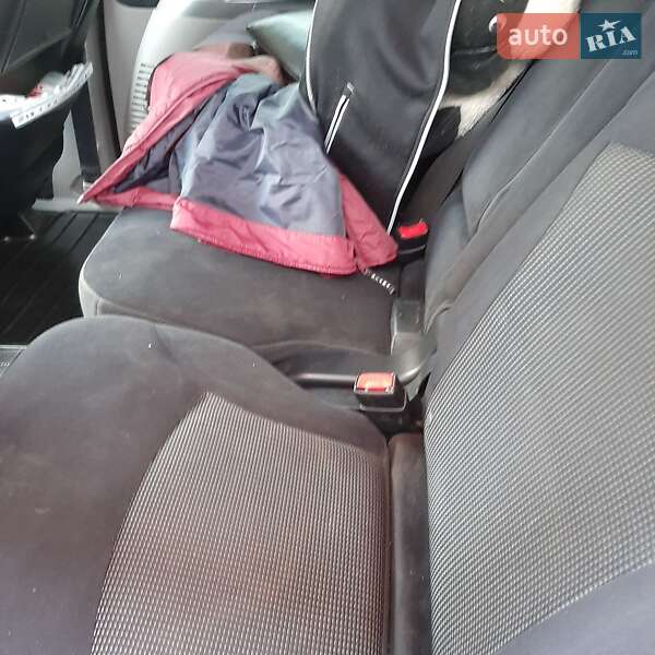 Mitsubishi Grandis 2008