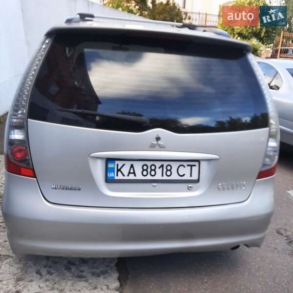 Mitsubishi Grandis 2008