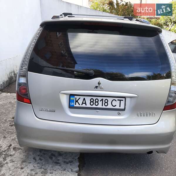 Mitsubishi Grandis 2008