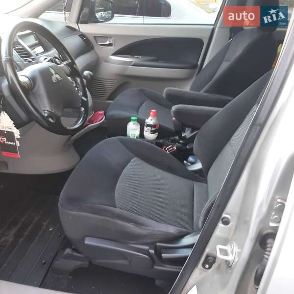 Mitsubishi Grandis 2008