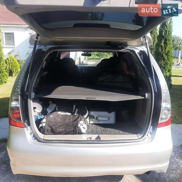 Mitsubishi Grandis 2008