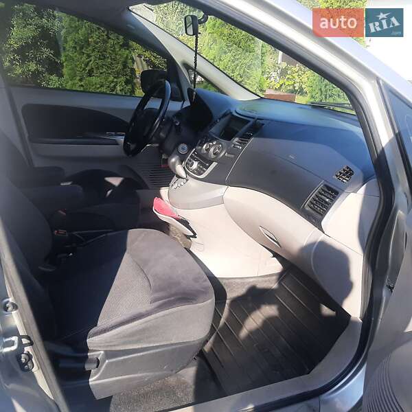 Mitsubishi Grandis 2008