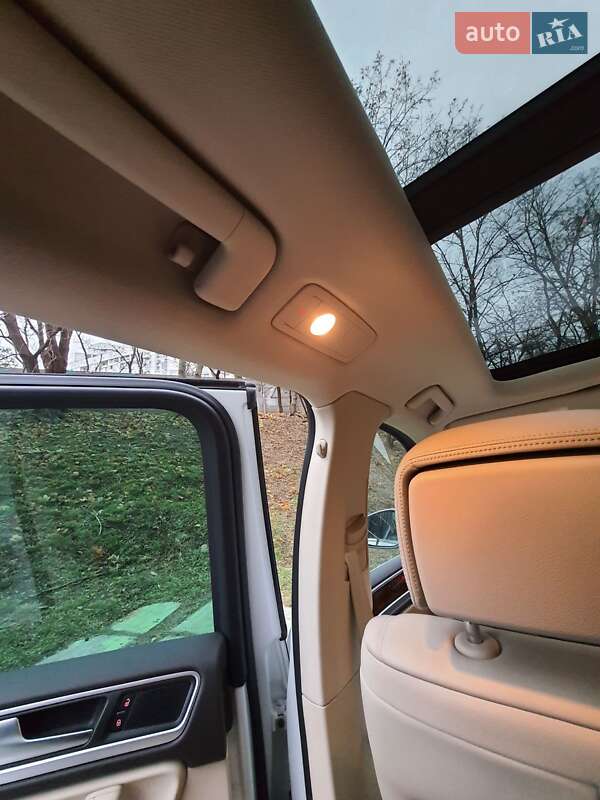 Volkswagen Touareg 2013