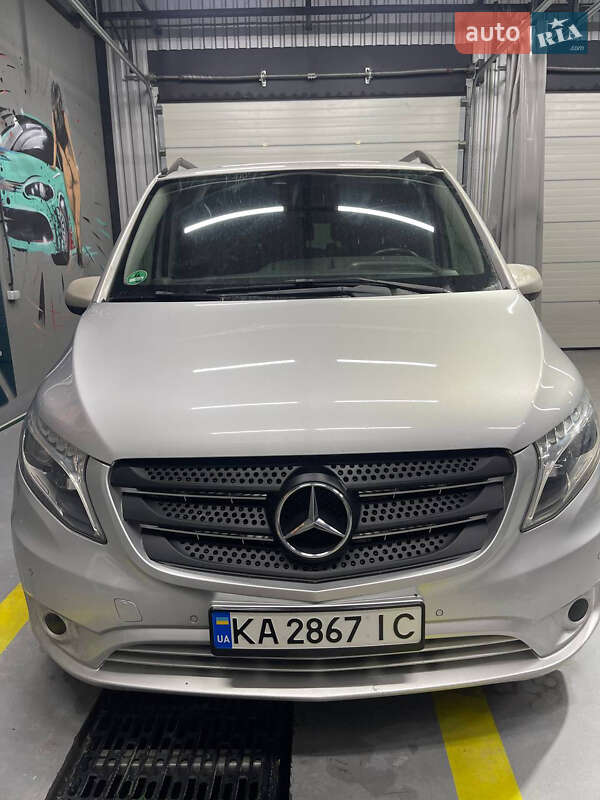 Mercedes-Benz-10