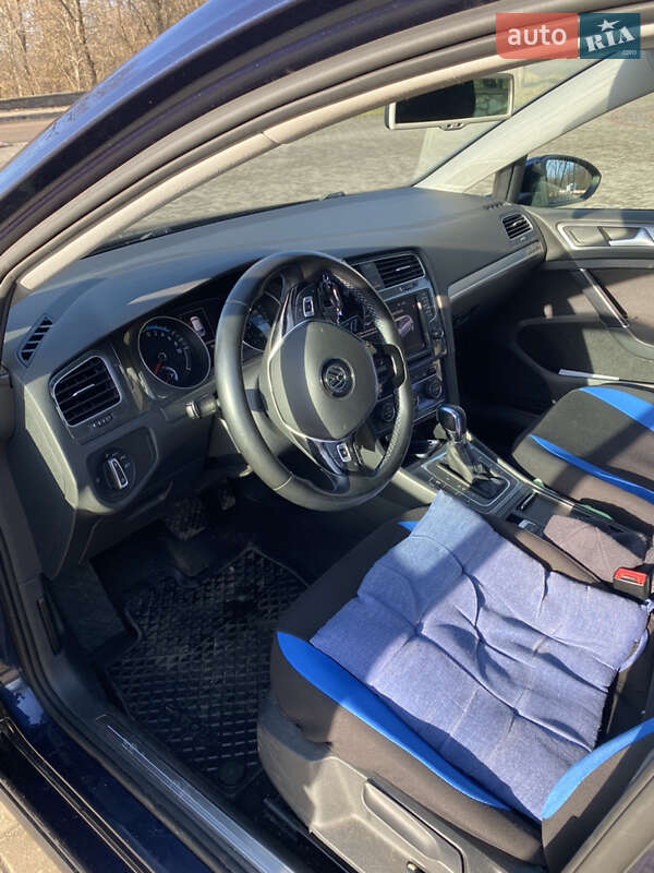 Volkswagen e-Golf 2014