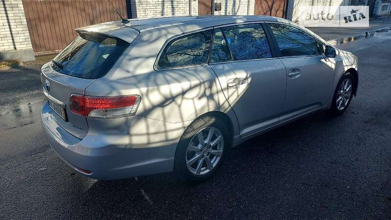 Toyota Avensis 2010