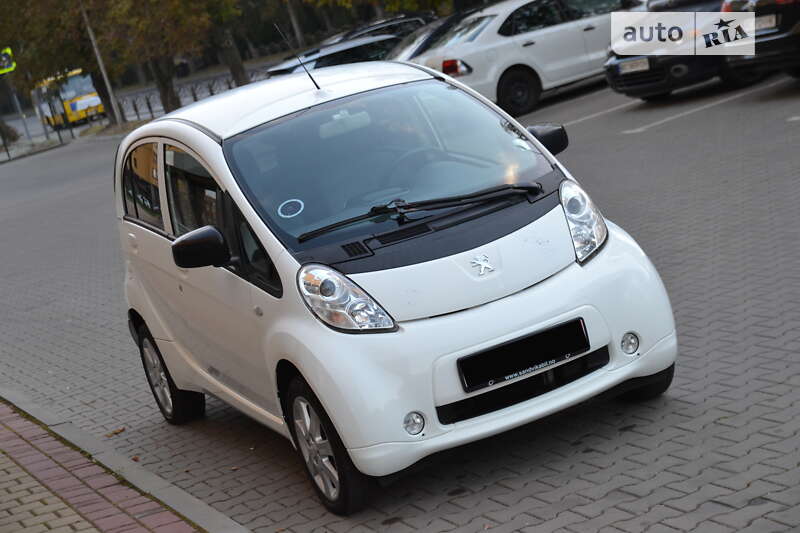 Peugeot iOn 2011