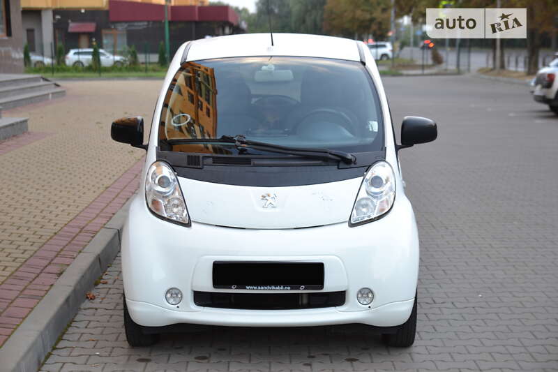 Peugeot iOn 2011