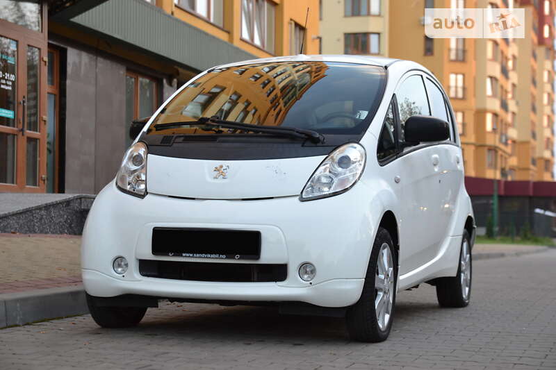 Peugeot iOn 2011