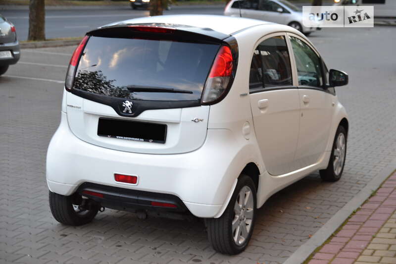 Peugeot iOn 2011