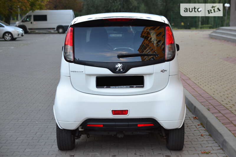 Peugeot iOn 2011