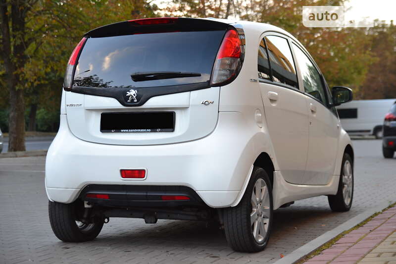 Peugeot iOn 2011