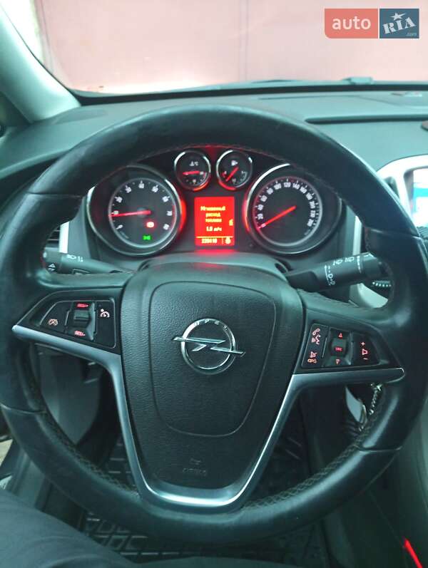 Opel Astra 2011 Opel Astra 2011