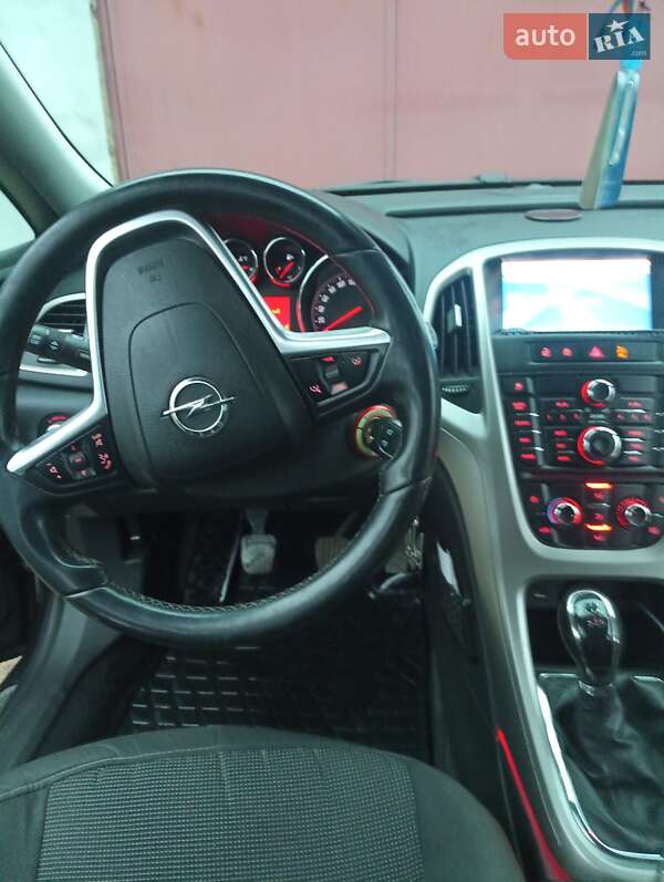 Opel Astra 2011 Opel Astra 2011