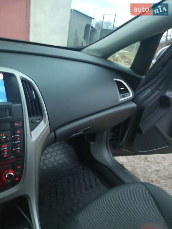 Opel Astra 2011 Opel Astra 2011