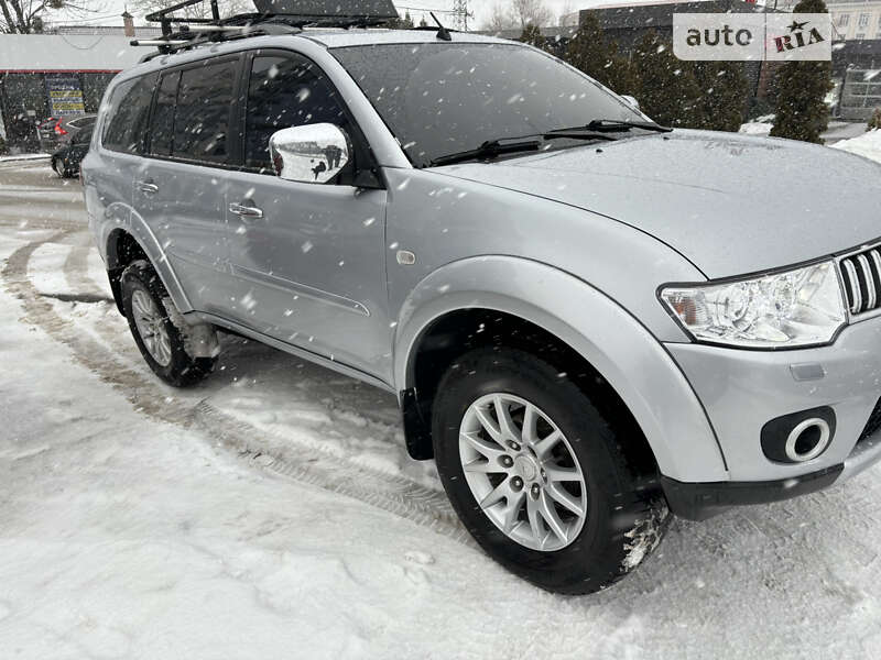 Mitsubishi Pajero Sport 2012