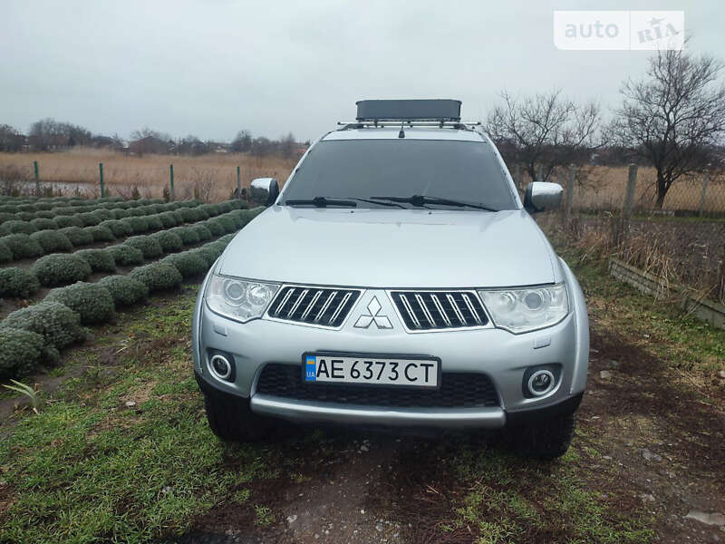 Mitsubishi Pajero Sport 2012