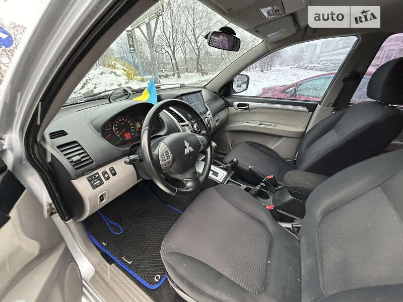 Mitsubishi Pajero Sport 2012